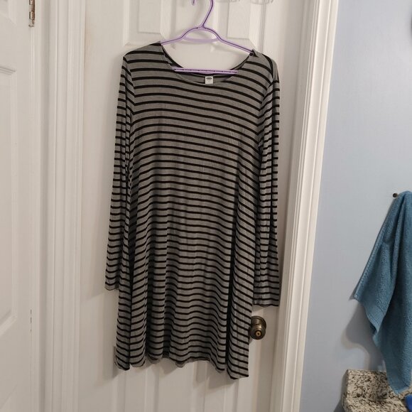 Old Navy Dresses & Skirts - Striped Long Sleeve Dress